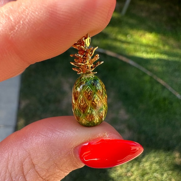 18k Gold and Enamel Pineapple Charm - Picture 1 of 11